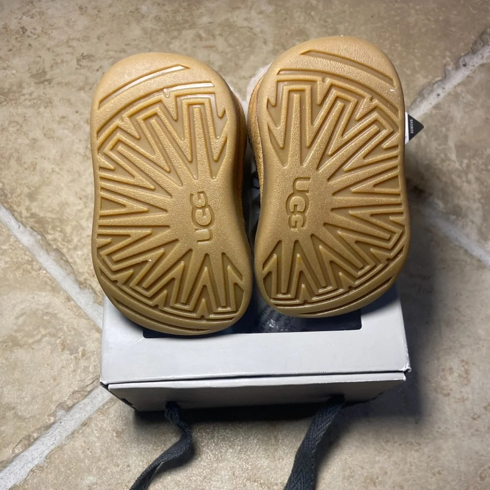 New in Box UGG Baby Rennon II Chestnut Suede Cold Weather‎ Booties Size 0/1